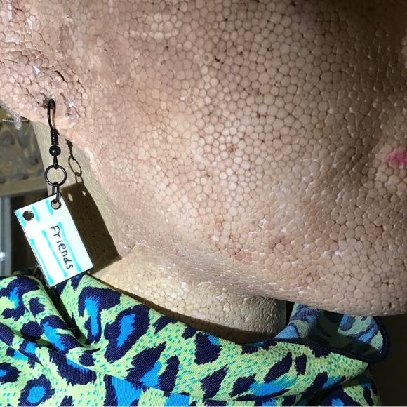 Best Friends Earrings - Picture 8 of 9